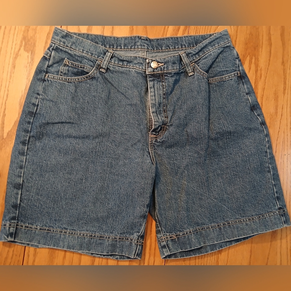 Riders By Lee EUC Classic Denim Women's Shorts. Size 14.  7" Inseam